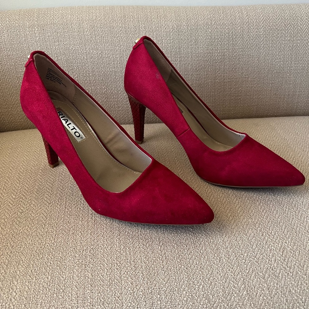 Rialto Red Suedette 3 Inch Heels, Pointed Toe Dress Pumps, Size 9M, New